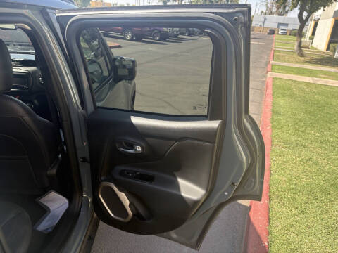 2017 Jeep Renegade Deserthawk