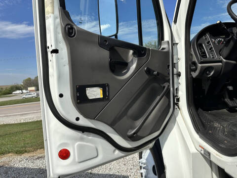 2012 Freightliner M2 106