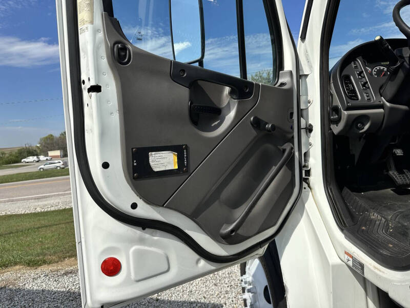 2012 Freightliner M2 106