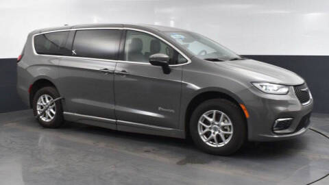 2023 Chrysler Pacifica Touring L