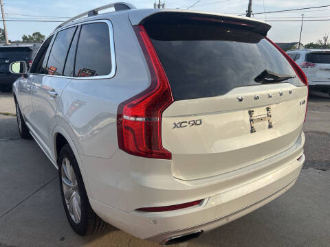 2016 Volvo XC90 T6 Momentum
