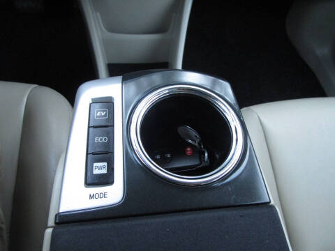 2014 Toyota Prius v Three