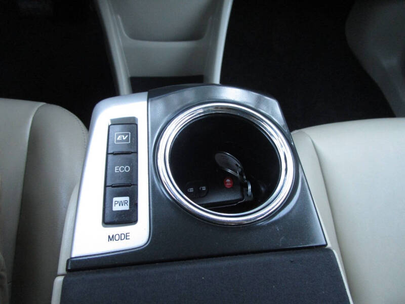 2014 Toyota Prius v Three