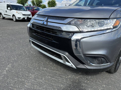 2020 Mitsubishi Outlander ES