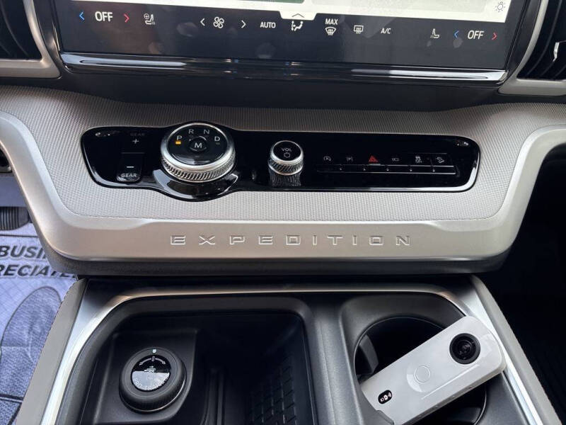 2025 Ford Expedition Active