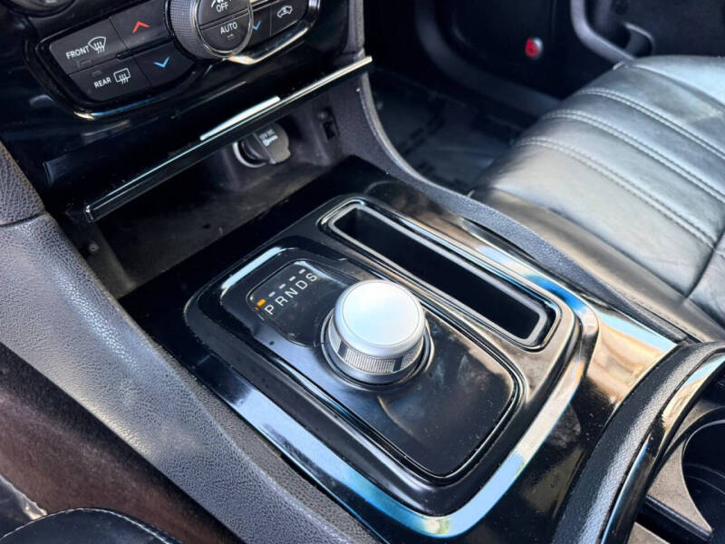 2017 Chrysler 300