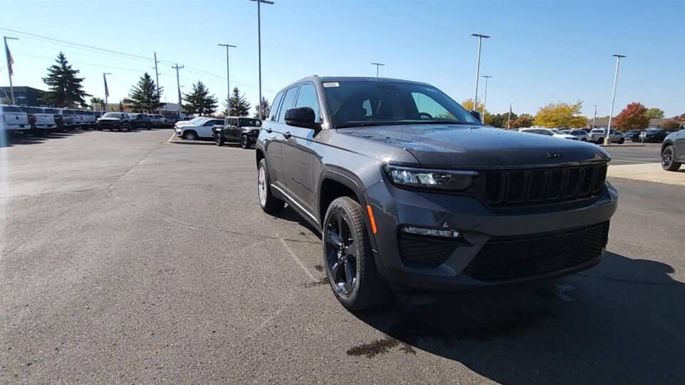 2025 Jeep Grand Cherokee for sale at Victoria Auto Sales in Victoria, MN