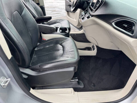 2020 Chrysler Pacifica Touring L