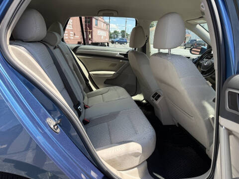 2016 Volkswagen Golf TSI S
