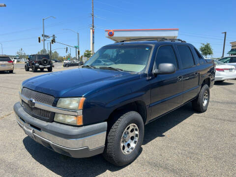 2004 Chevrolet Avalanche for sale at Deruelle's Auto Sales in Shingle Springs CA