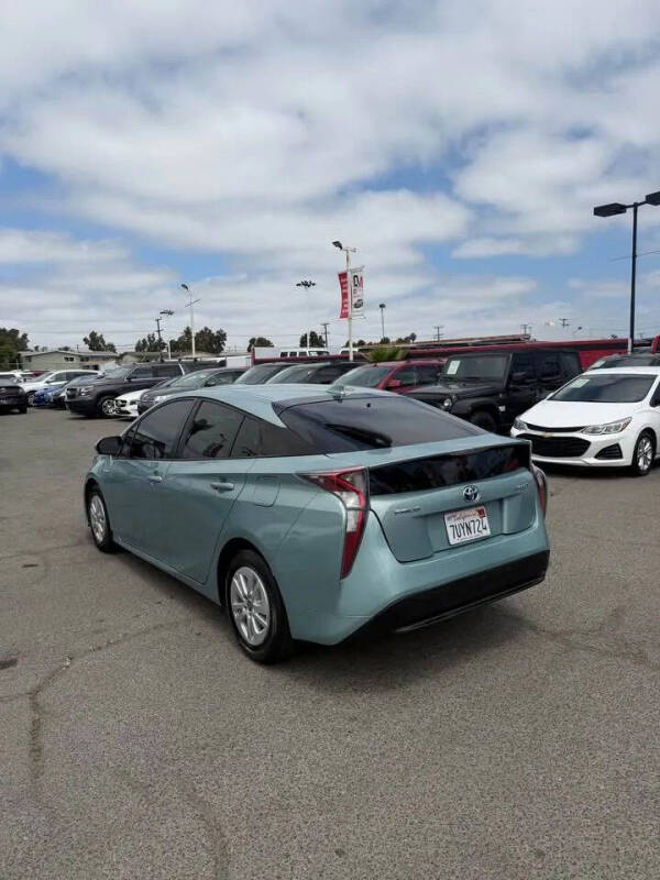 2016 Toyota Prius Two