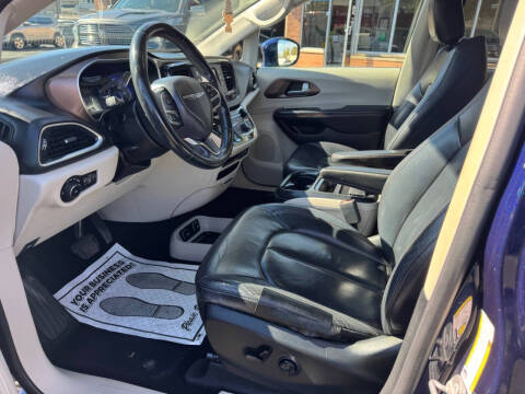 2017 Chrysler Pacifica Touring-L