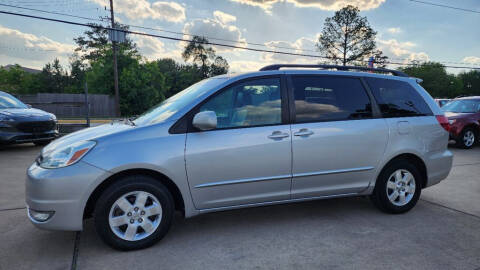 2004 Toyota Sienna for sale at Gocarguys.com in Houston TX