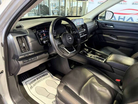 2025 Nissan Pathfinder SL