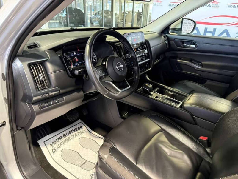 2025 Nissan Pathfinder SL