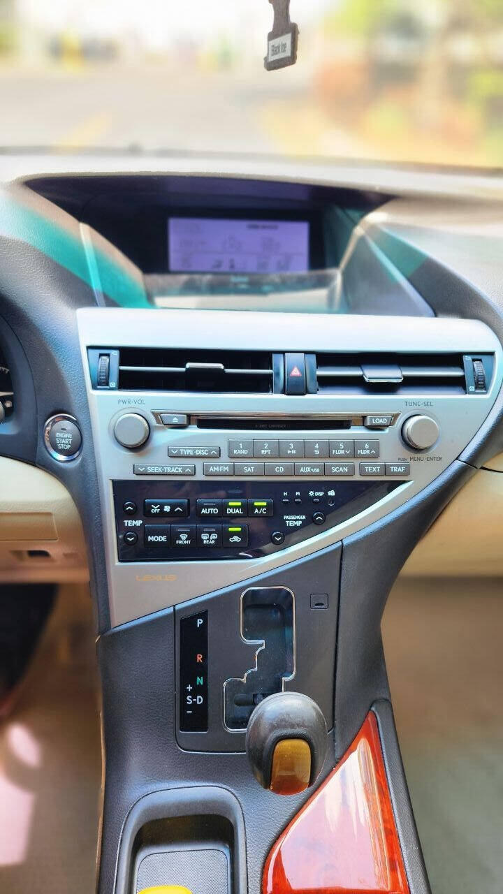 2011 Lexus RX 350  - $10,900