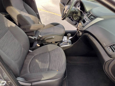 2016 Hyundai Accent SE