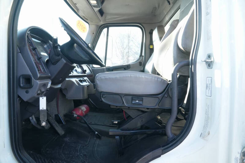 2015 Freightliner M2 106