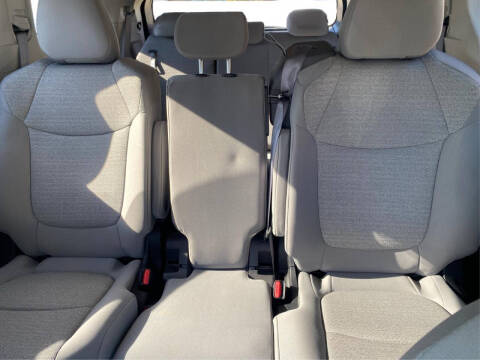 2022 Toyota Sienna LE 8-Passenger