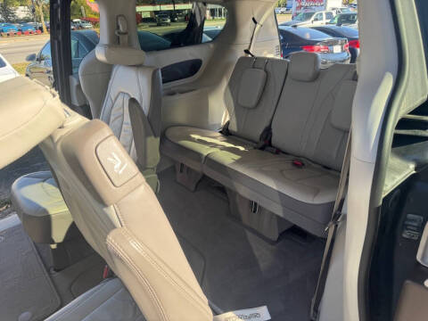 2017 Chrysler Pacifica Touring-L Plus