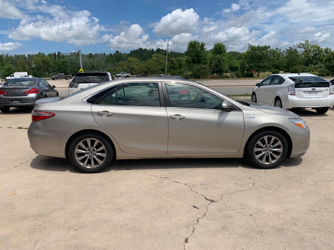 2015 Toyota Camry Hybrid for sale at Quantum Auto Co in Plainfield, IL