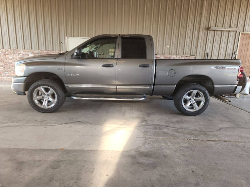 2008 Dodge Ram 1500 Pickup SLT photo 2