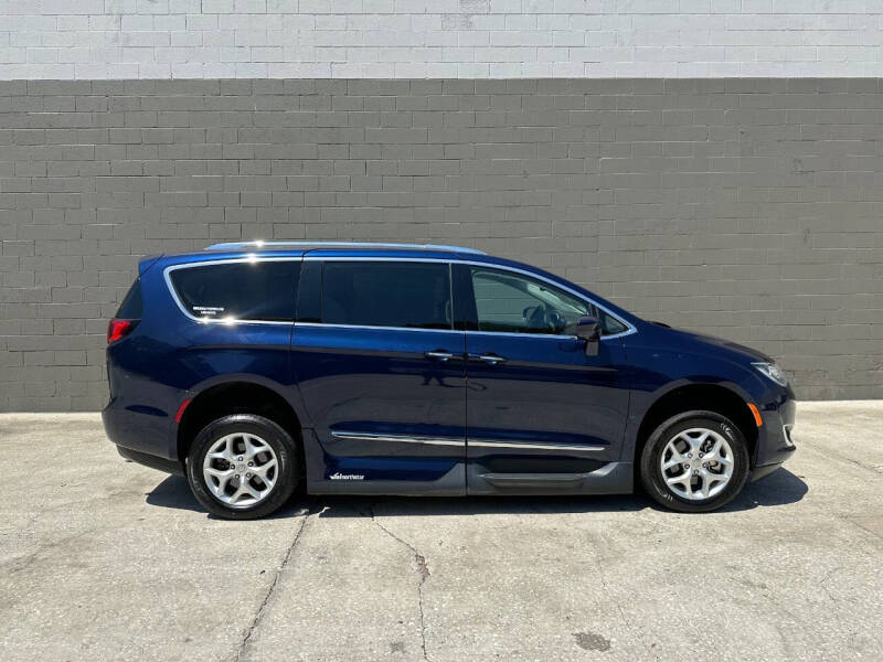 2017 Chrysler Pacifica Touring-L Plus