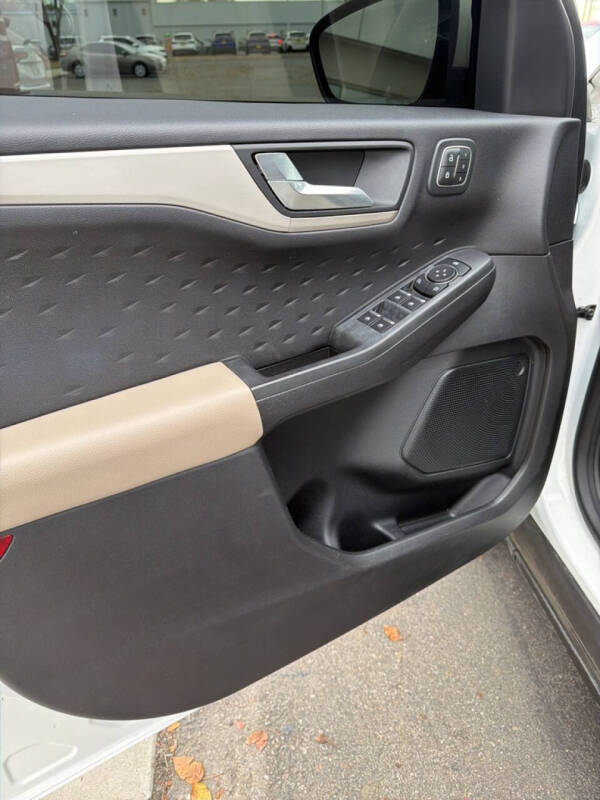 2020 Ford Escape SEL