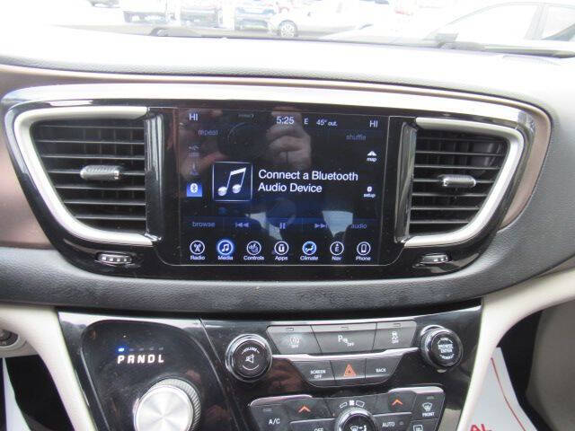 2017 Chrysler Pacifica Touring-L