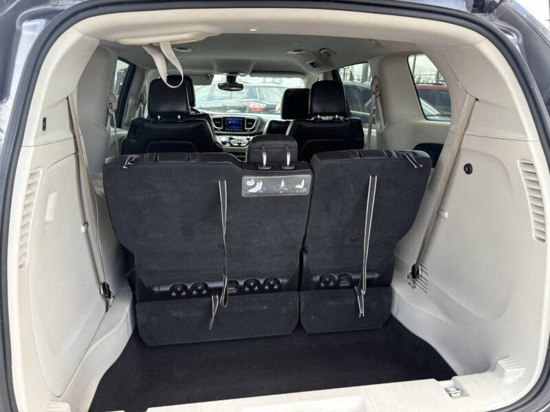 2017 Chrysler Pacifica Touring-L