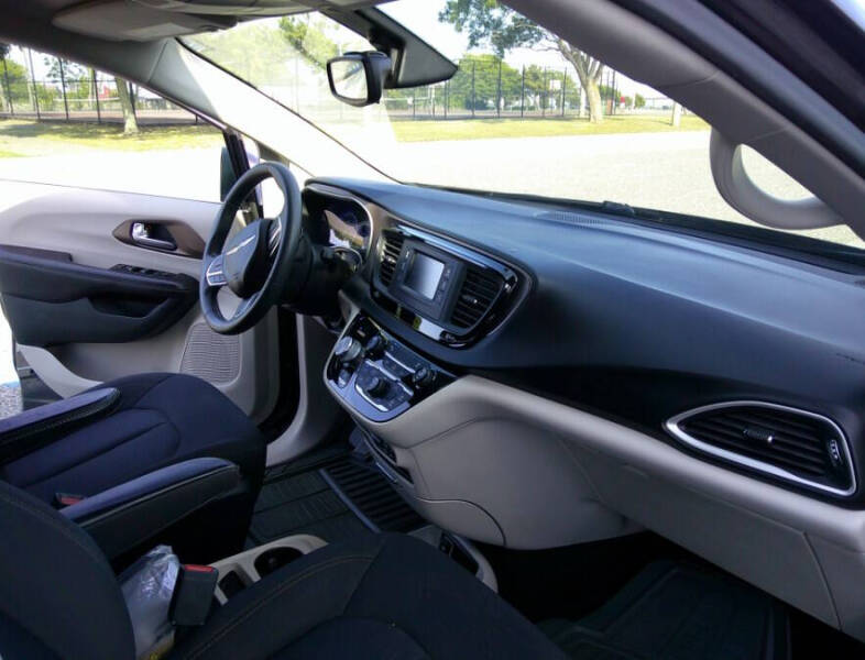 2017 Chrysler Pacifica LX