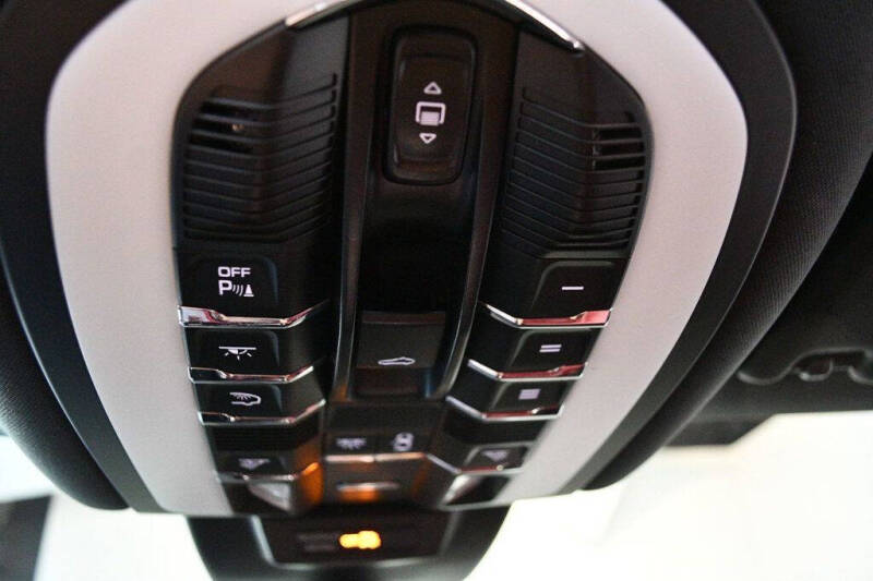 2020 Porsche Macan S