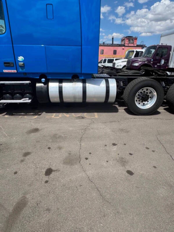 2012 Volvo VNL Tandem