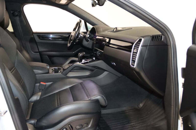2023 Porsche Cayenne