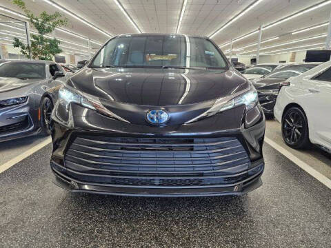 2022 Toyota Sienna LE 8-Passenger