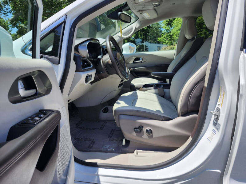 2017 Chrysler Pacifica Touring-L