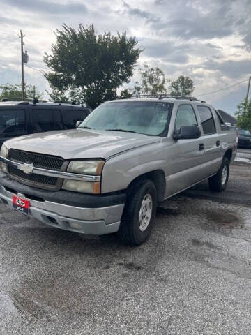 2006 Chevrolet Avalanche for sale at FREDY USED CAR SALES in Houston TX