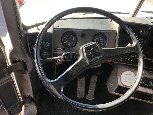 1988 Mack RD690SX