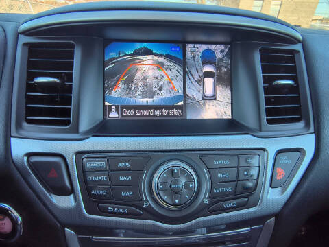 2017 Nissan Pathfinder SL