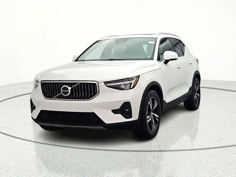 2023 Volvo XC40 B5 Plus Bright Theme