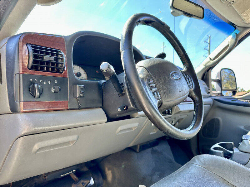 2006 Ford F-350 Super Duty  - $11,995