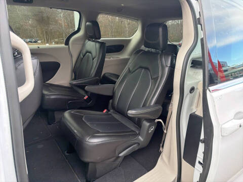 2024 Chrysler Pacifica Touring L