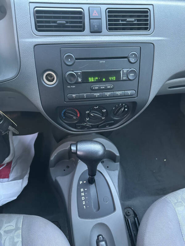 2005 Ford Focus ZX4 SE