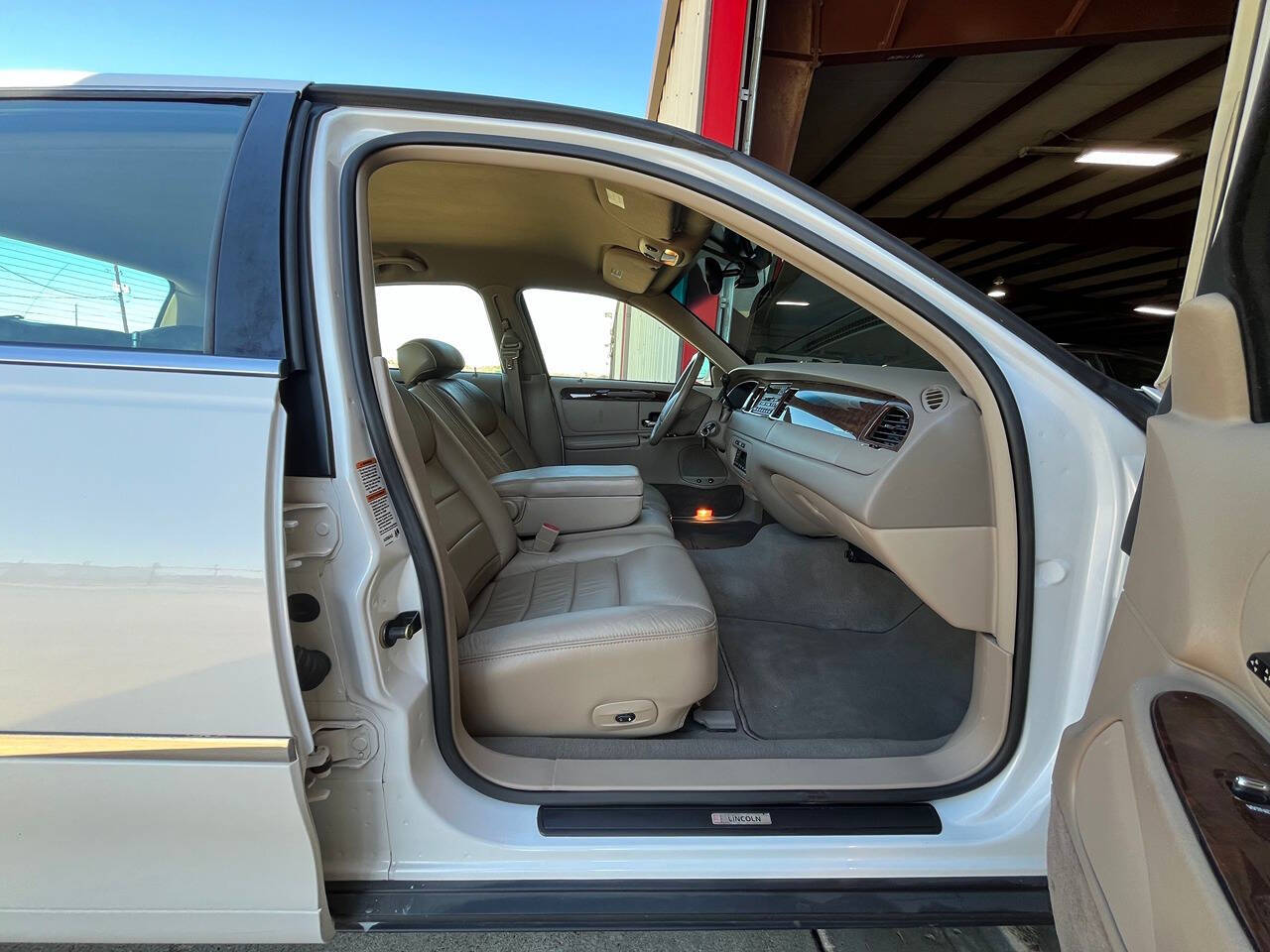 2002 Lincoln Town Car for sale at Carnival Car Company in Victoria, TX