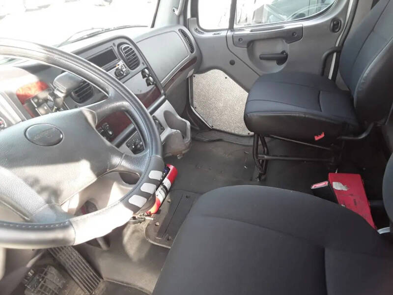 2018 Freightliner M2 106