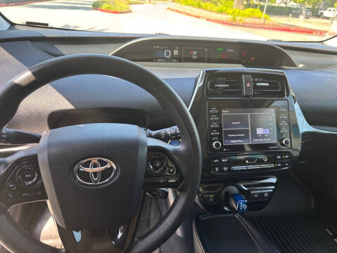 2022 Toyota Prius LE