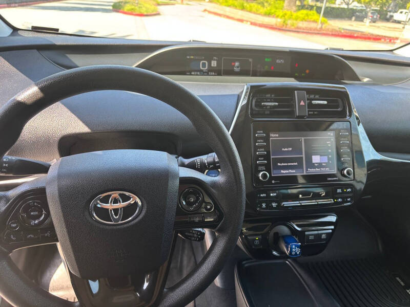 2022 Toyota Prius LE