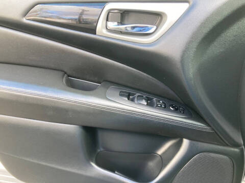 2018 Nissan Pathfinder SV