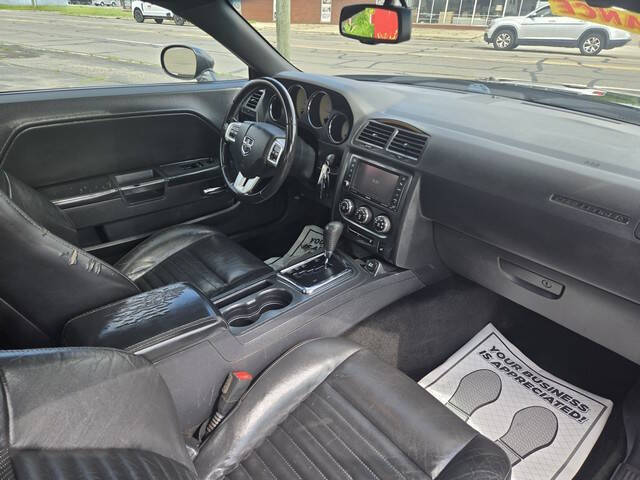 2013 Dodge Challenger SXT Plus
