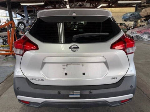 2020 Nissan Kicks SR